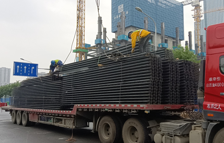 ​鋼筋桁架樓承板施工現場